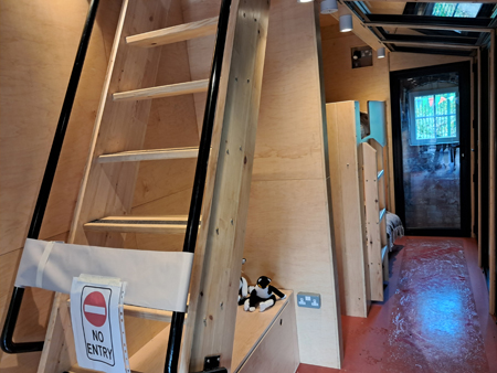 The locking room accommodation